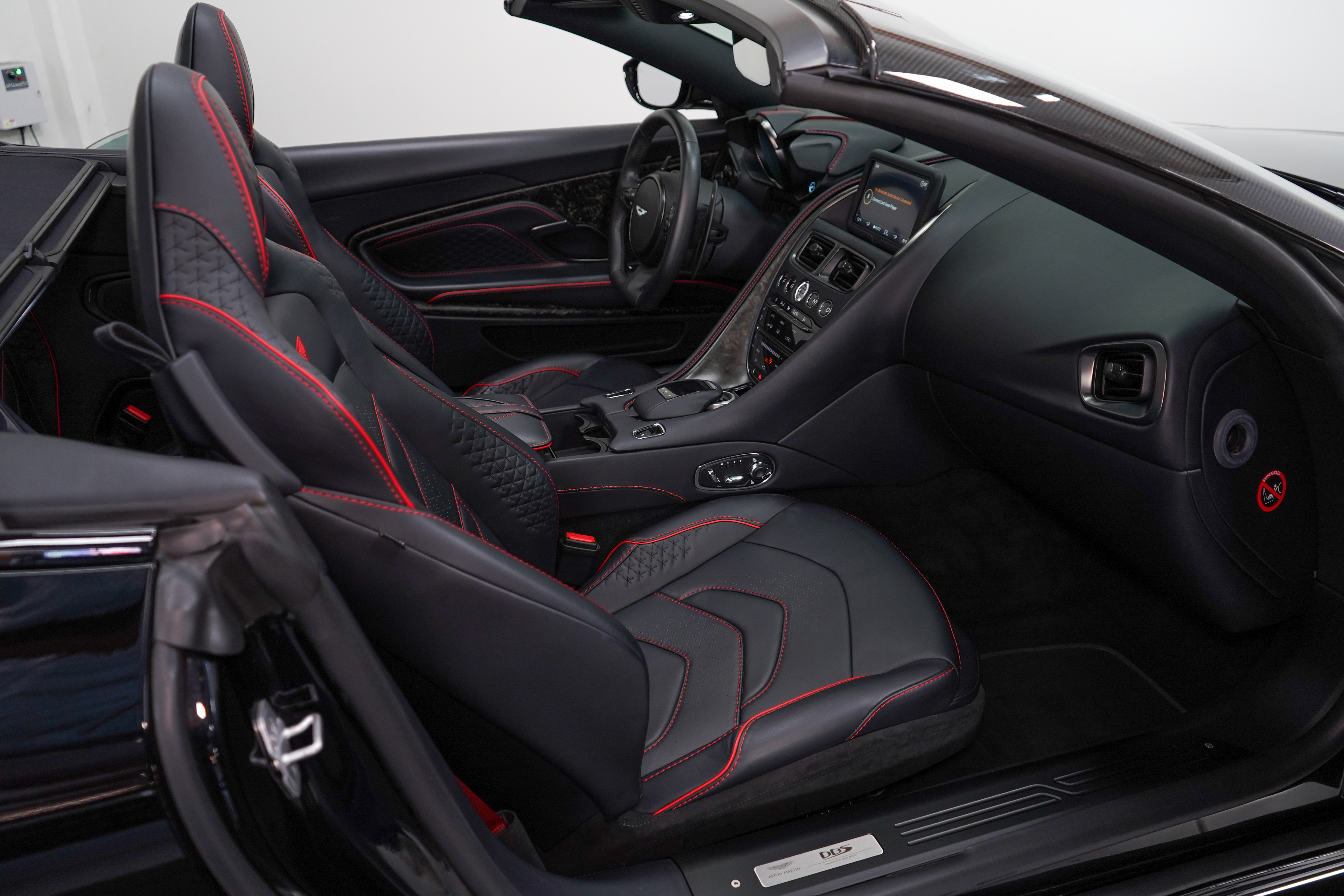 aston martin dbs 2022 SCFRMHCV6NGT02698 image aston martin dbs 2022 SCFRMHCV6NGT02698 image